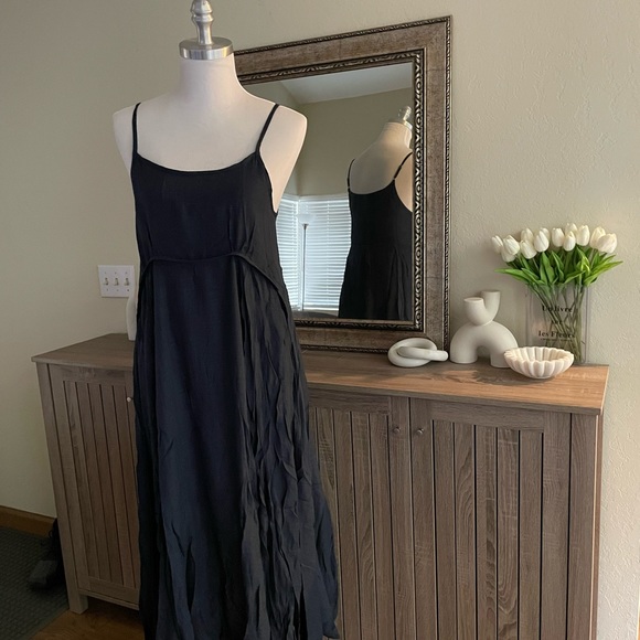 Navy Crinkle Fabric Spaghetti Strap Midi Dress - Picture 7 of 9